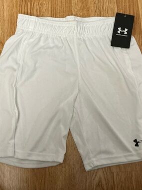 Boys Under Armour White Athletic Performance Shorts YL NWT